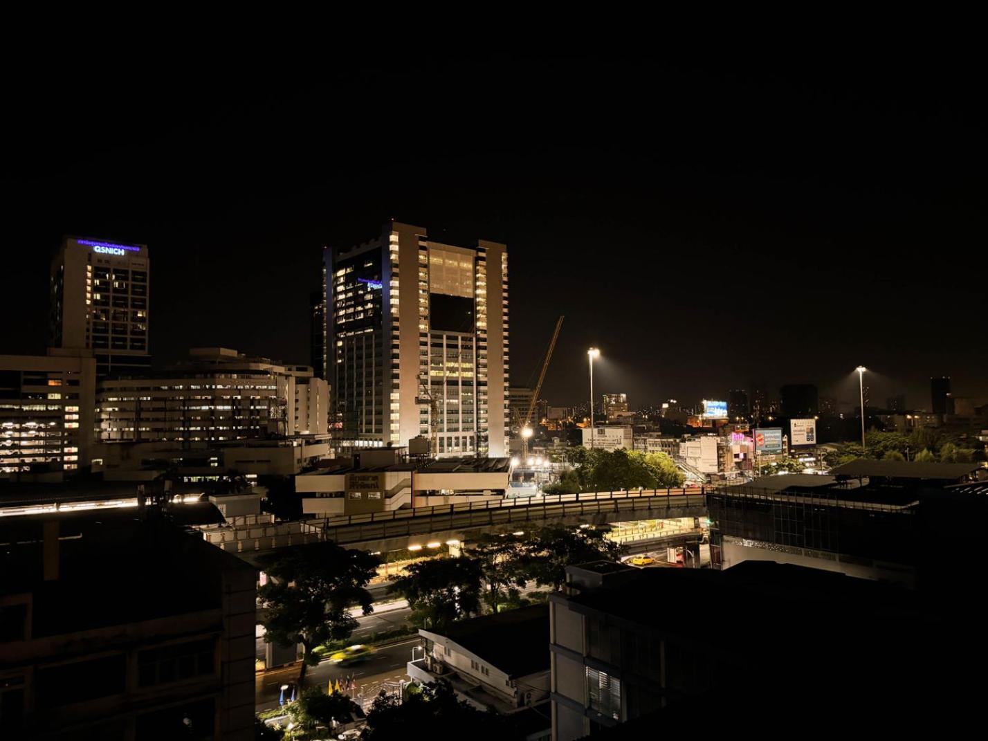 The Victory View (Adults Only) Hotel Bangkok Bagian luar foto