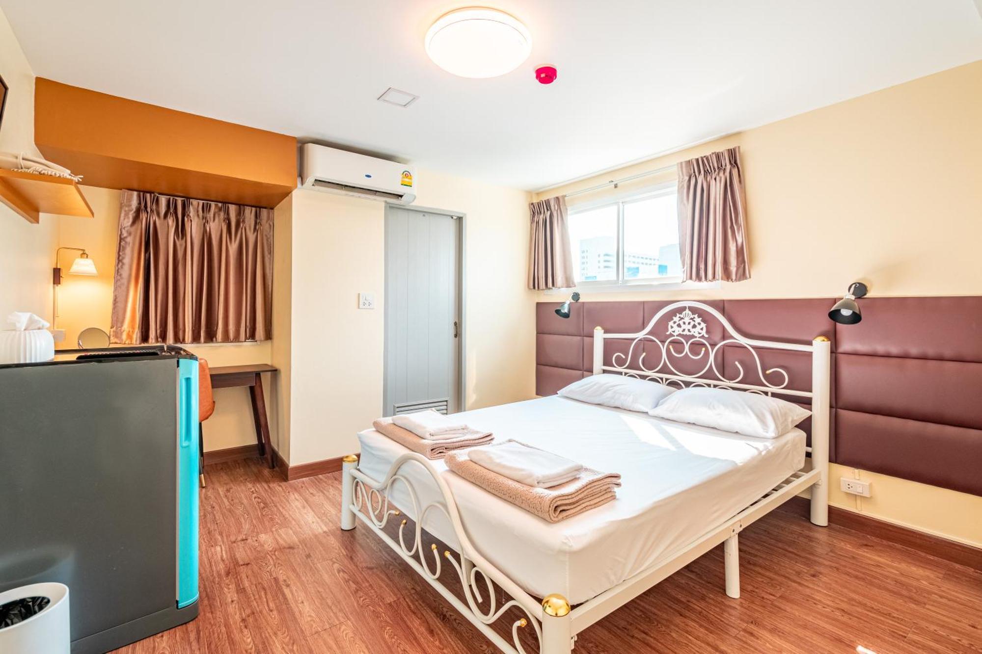 The Victory View (Adults Only) Hotel Bangkok Bagian luar foto