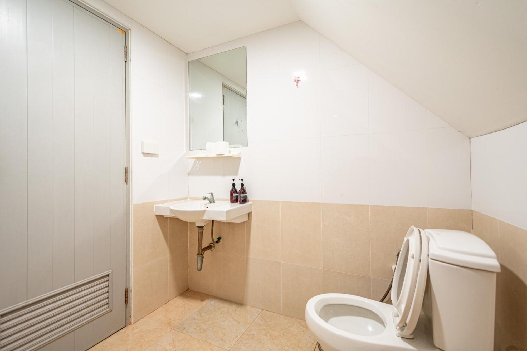 The Victory View (Adults Only) Hotel Bangkok Bagian luar foto